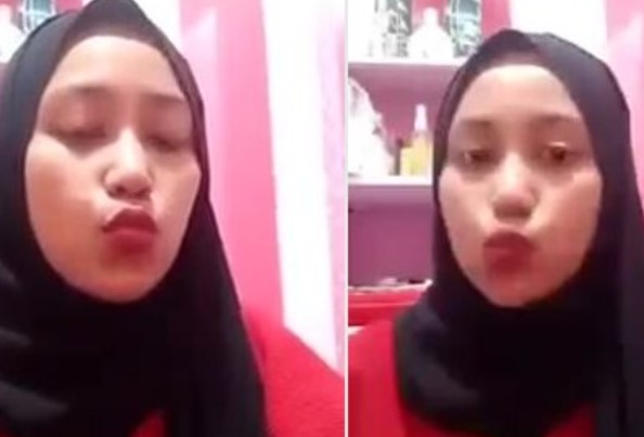 Ukthi Pamer Lubang Memek Untuk Pacar